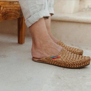 Hand Woven Natural Leather Slips. Mohinders. Sz 10